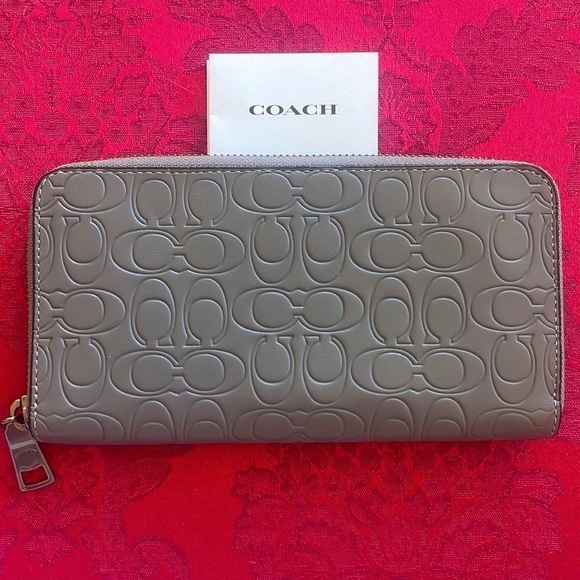 Brand New Coach Genuine Leather Heather Grey Accordion Zip Around Wallet - Picture 16 of 16